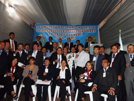 Colegas fraternizando por el Congreso Unificado de Detectives